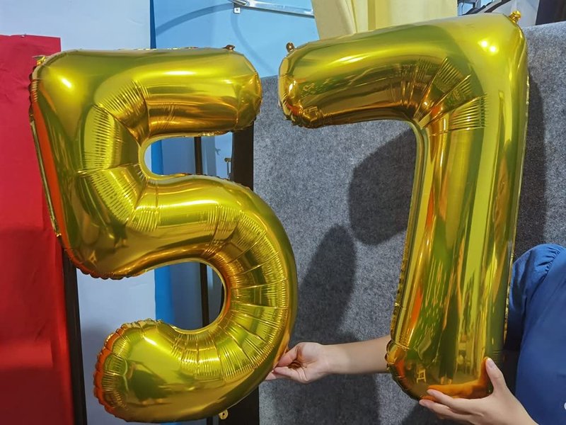 32 Inch Gold Number 2 Balloons Foil Ballon Digital Birthday Party Decoration Supplies (Gold Number 2 Balloon)