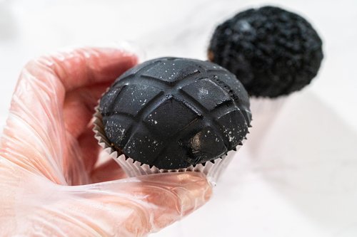 Bakerpan Premium Rolled Black Fondant for Cake Decorating - 1 Pound, Vanilla Flavor