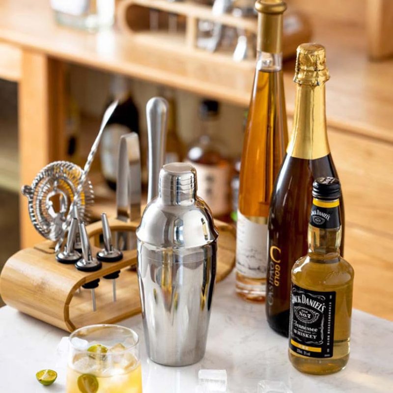 24oz Cocktail Shaker Set, Bartender Kit with Martini Shaker + Bar Spoon + Jigger, 304 Stainless Steel Drink Mixer Cocktail Kit with Built-in Strainer for Margarita Bartender Alcohol Gifts