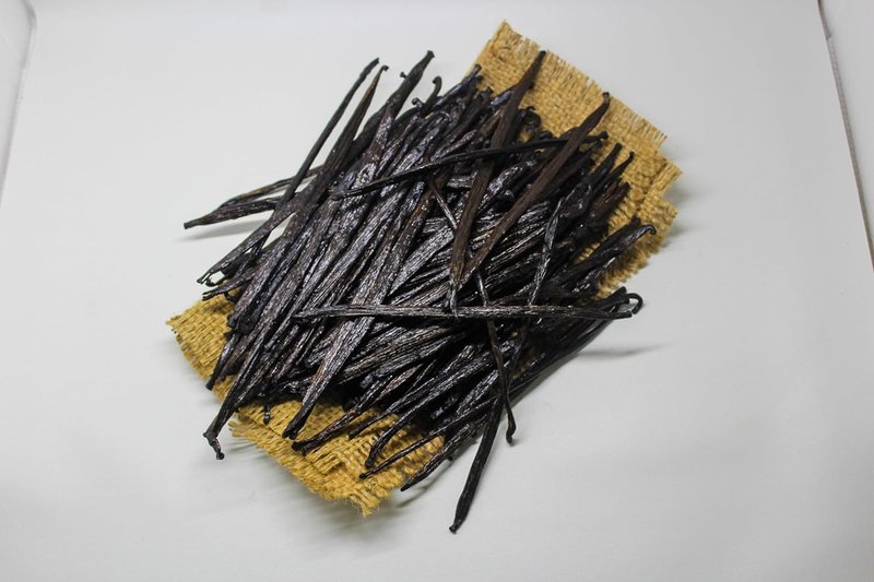 25 Plump Tahitian Vanilla Beans for Making Vanilla Extract, Vanilla Beans Grade A++, From Papua, Perfect Homemade Extract, baking and cooking (25 BEANS)
