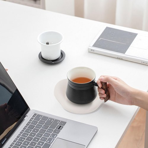 etspolt Cloud Shaped Silicone Coasters Set of 4, Absorbent Drink Pads 5.9 Inch White and Navy Blue Table Decor for Home Office