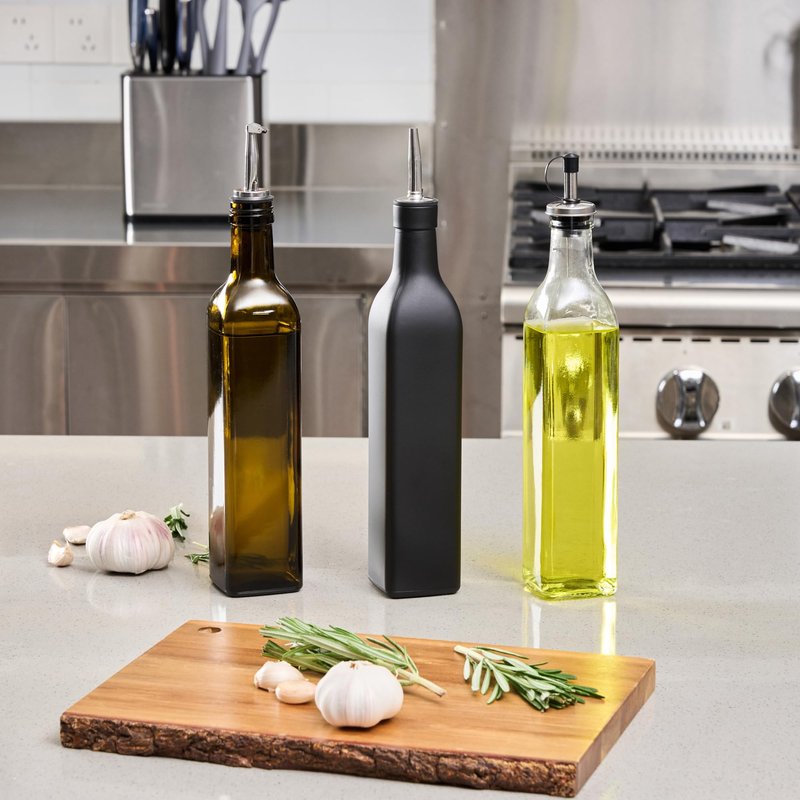 Restaurantware RW Base 16.9 Ounce Olive Oil Dispenser 1 Kitchen Oil Dispenser Bottle - With Stainless Steel Pourer Non-Leaking Black Glass Olive Oil Pourer For Cooking Or Salad Dressings