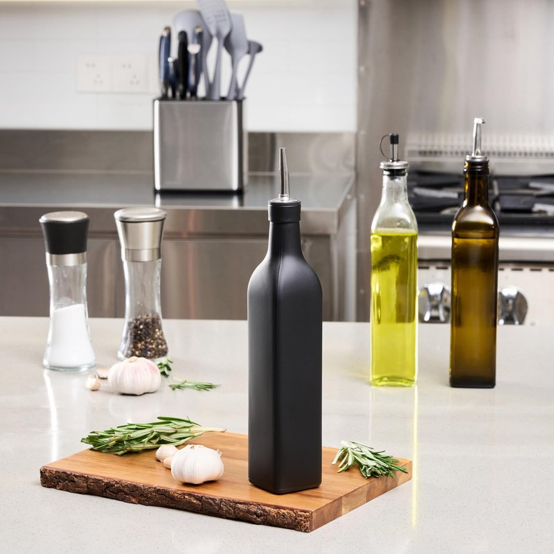 Restaurantware RW Base 16.9 Ounce Olive Oil Dispenser 1 Kitchen Oil Dispenser Bottle - With Stainless Steel Pourer Non-Leaking Black Glass Olive Oil Pourer For Cooking Or Salad Dressings