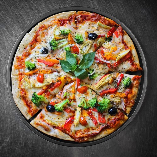 DecorRack 13 Inch Carbon Steel Pizza Pan, [Premium] Non-Stick Coating, Commercial Grade, Serving Tray, Heavy Duty Round Baking Tray for Oven Use (1 Pack)