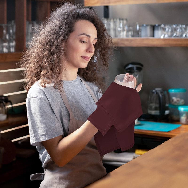 Utopia Home [288 Pack, Burgundy] Cloth Napkins 17x17 Inches, 100% Polyester Hemmed Edges, Washable and Reusable Ideal for Parties, Weddings and Dinners