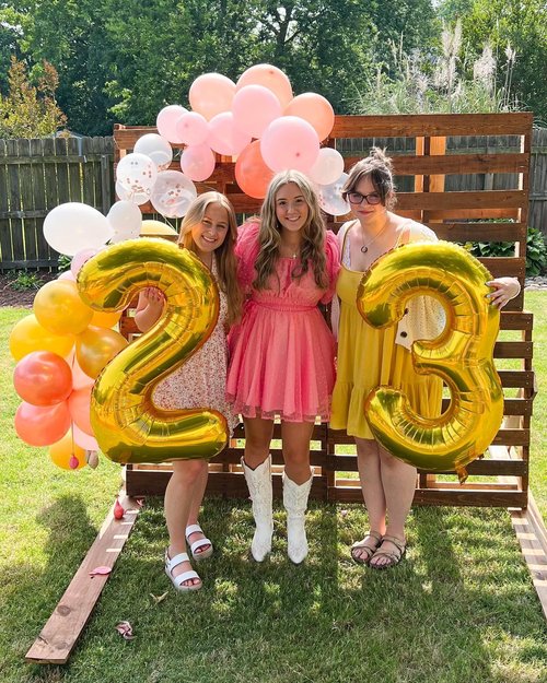 Gold Number 70 Balloon 40 inch, 70 Number Balloons, 70th Gold Birthday Decorations, 70 Year Old Women Men Golden Party Supplies