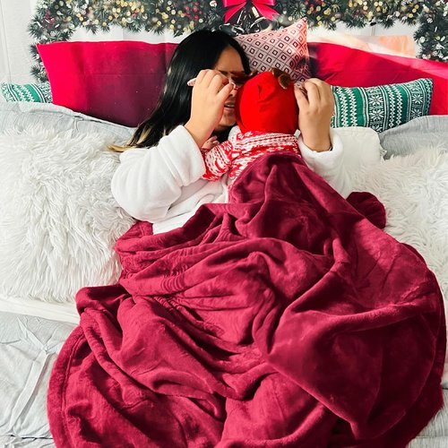 Bedsure Flannel Fleece Luxury Blanket - Cozy Plush Microfiber in Red | Queen Size (90"x90")
